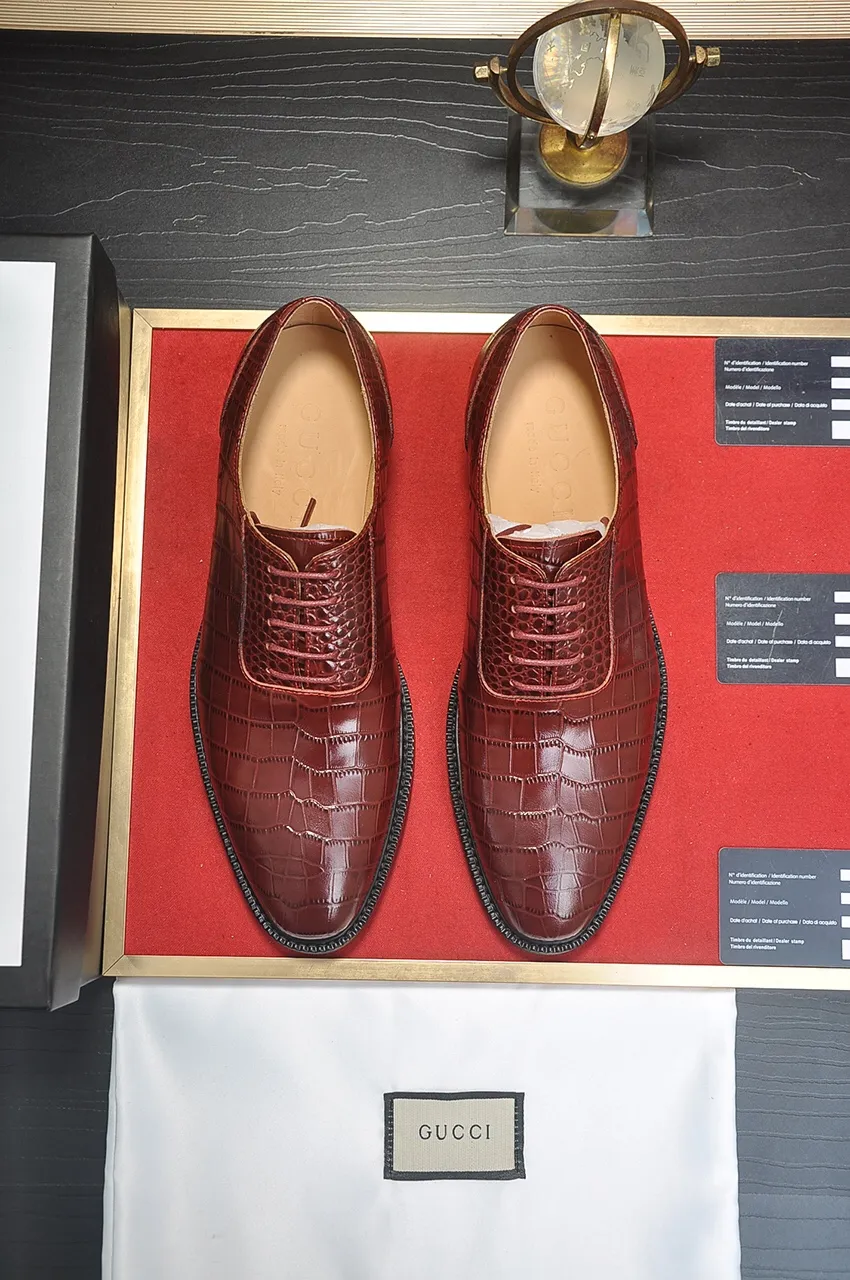 Men's shoes💰540💶Italy's top luxury men's shoe giant (GUCCI) (Gucci) (full cowhide lining) new arrival🍃Original European style🔰 Pleasant to the eye😍In order to make the shoes more durable and non-deformable🌀The production continues to follow traditional methods but there is still no lack of innovation💪Choose original sheepskin for the leather♻️ Smooth and natural And extra bright ⭐Made of imported cowhide, the first choice of rich people 38-45 (45 customized)